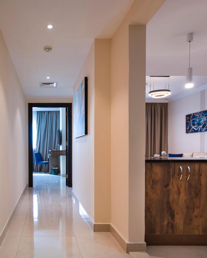Viola Hotel Apartments Шарджа Экстерьер фото